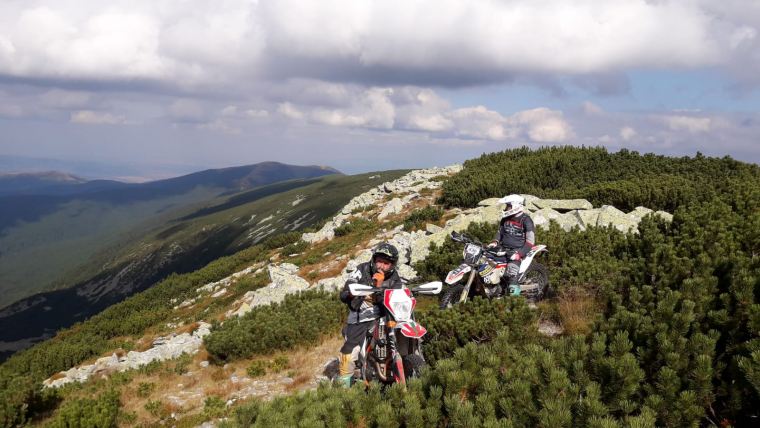 Xtreme Enduro mit Freunden auf 2.200m in Rumänien als deren Vorbereitung für Sea to Sky 2019