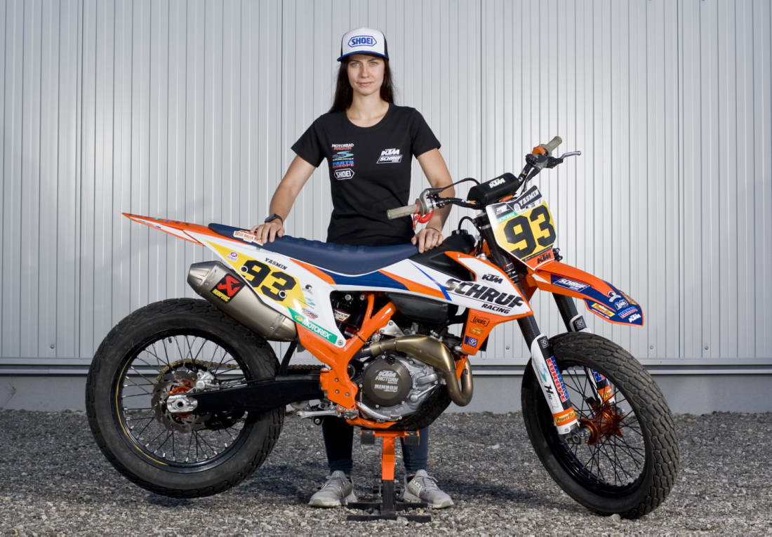 Yasmin Poppenreiter auf der Serien KTM EXC F 450 Modifiziert