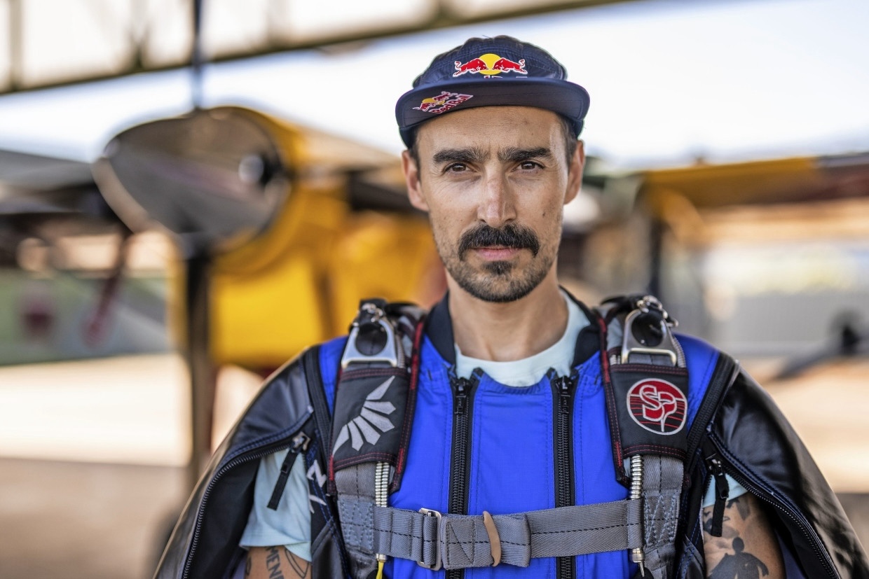 Marco Waltenspiel Red Bull Skydive Team B.A.S.E.-Jumper - Wingsuit-Pilot