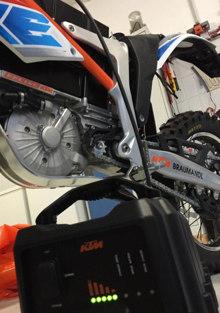 Elektro Enduro KTM für die sanfte schonende Safebike Trainingsfahrt bestens geeignet
