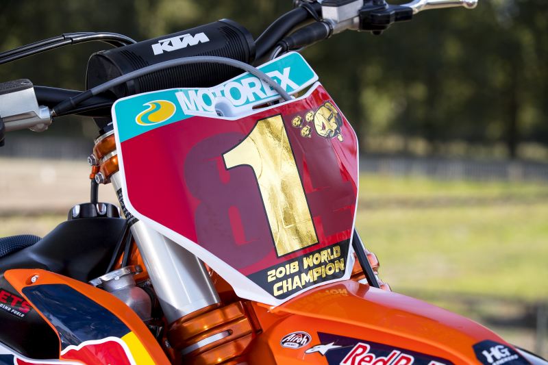 03_KTM%20450%20SX-F%20HERLINGS%20REPLICA.jpg