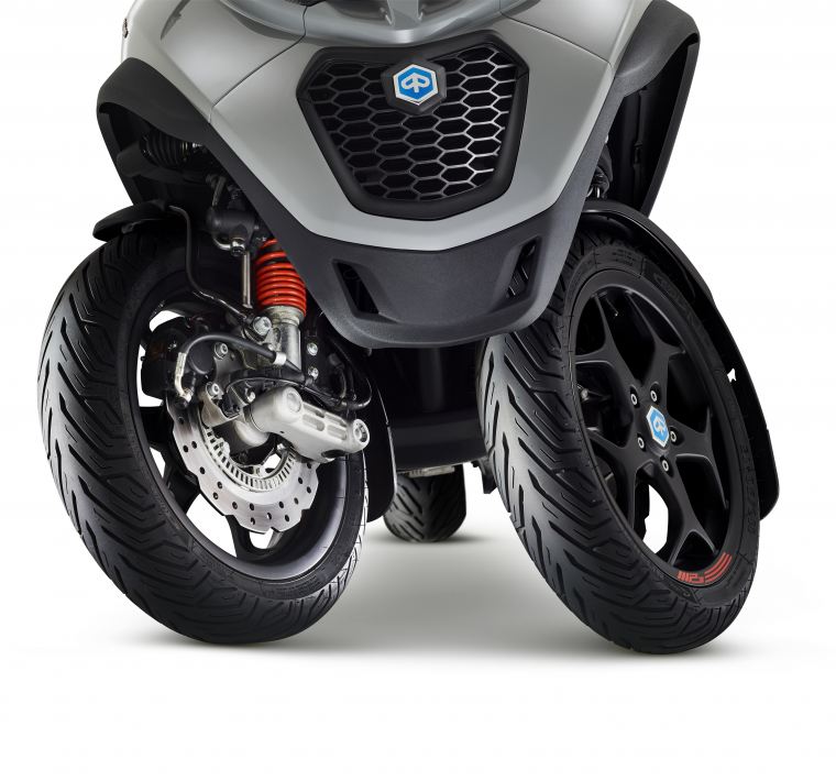 09_Piaggio_MP3_500_Sport.jpg