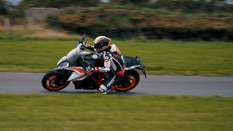 KTM%201290%20SUPER%20DUKE%20GT%20at%20TT%20Isle%20of%20Man%2004.jpg