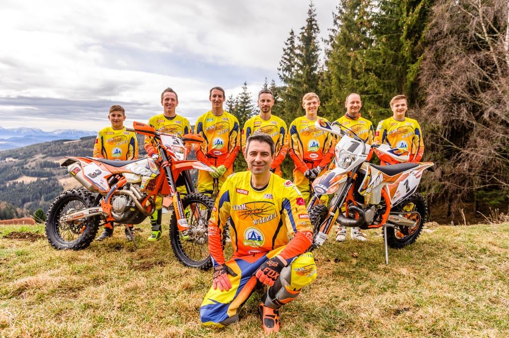 Die diesjährige Enduro und Motocross Rennsaison steht vor der Tür und die KTM Walzer Teamfahrer sind >> ready to race!