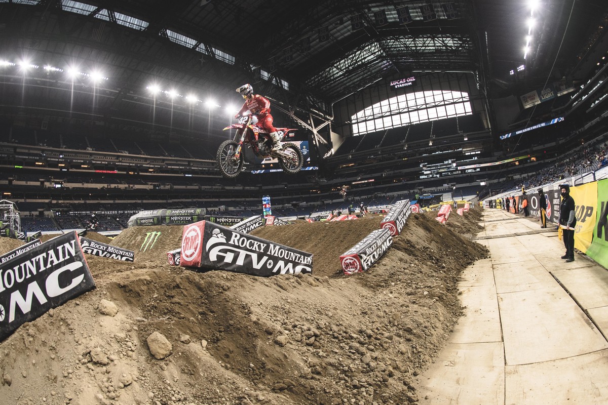 HARTE NACHT IN INDY FÜR TROY LEE DESIGNS/RED BULL/GASGAS FACTORY RACING TEAM