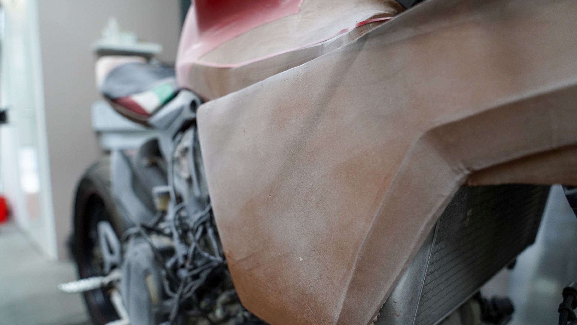 Aesubi: Individuelles Design für Ducati Frontschürze und Heck !