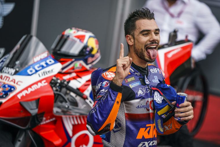 Oliveira stürmt in MotoGP-Nervenschlacht zum KTM Heimsie