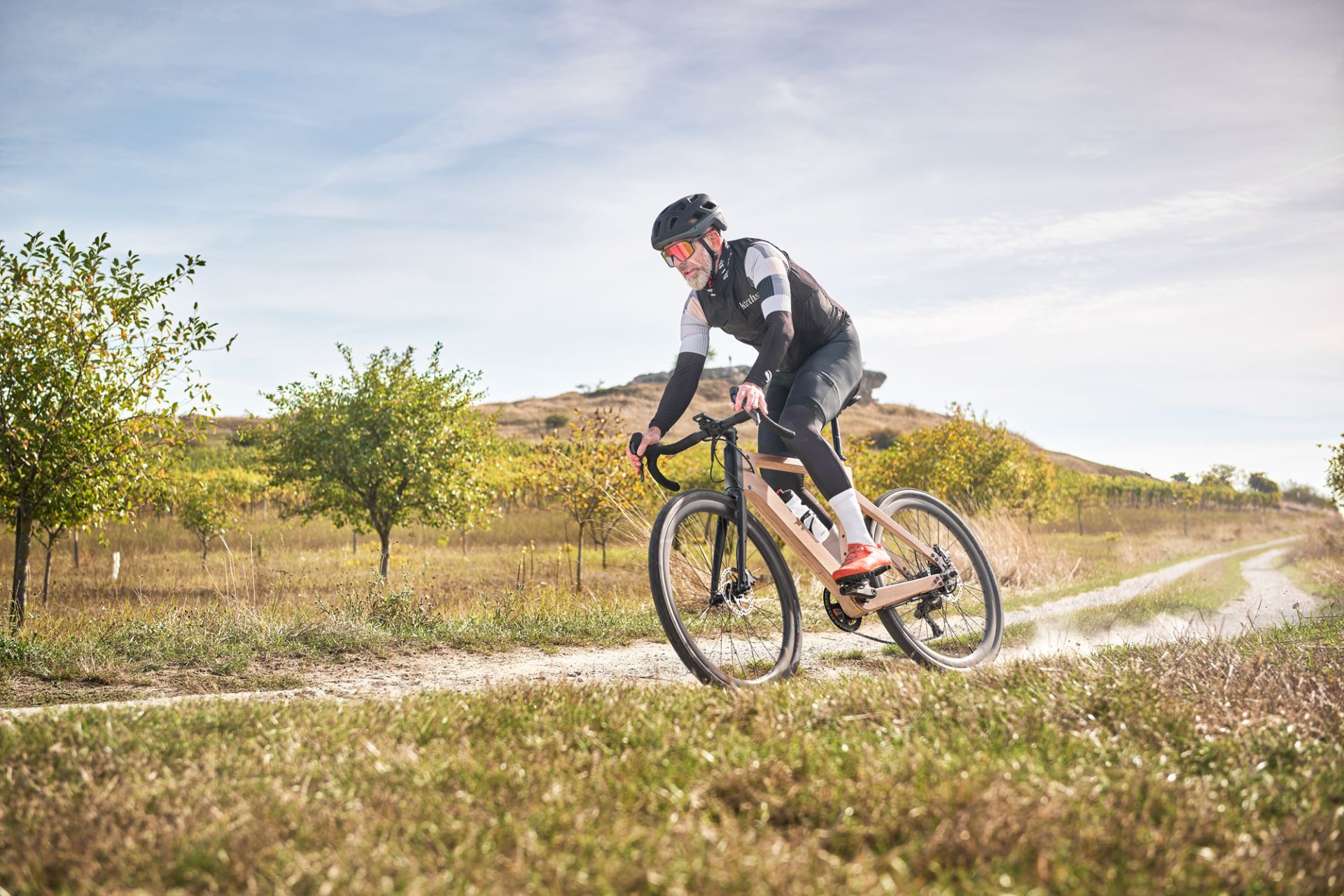 My Esel präsentiert bahnbrechendes E-Gravelbike aus Holz