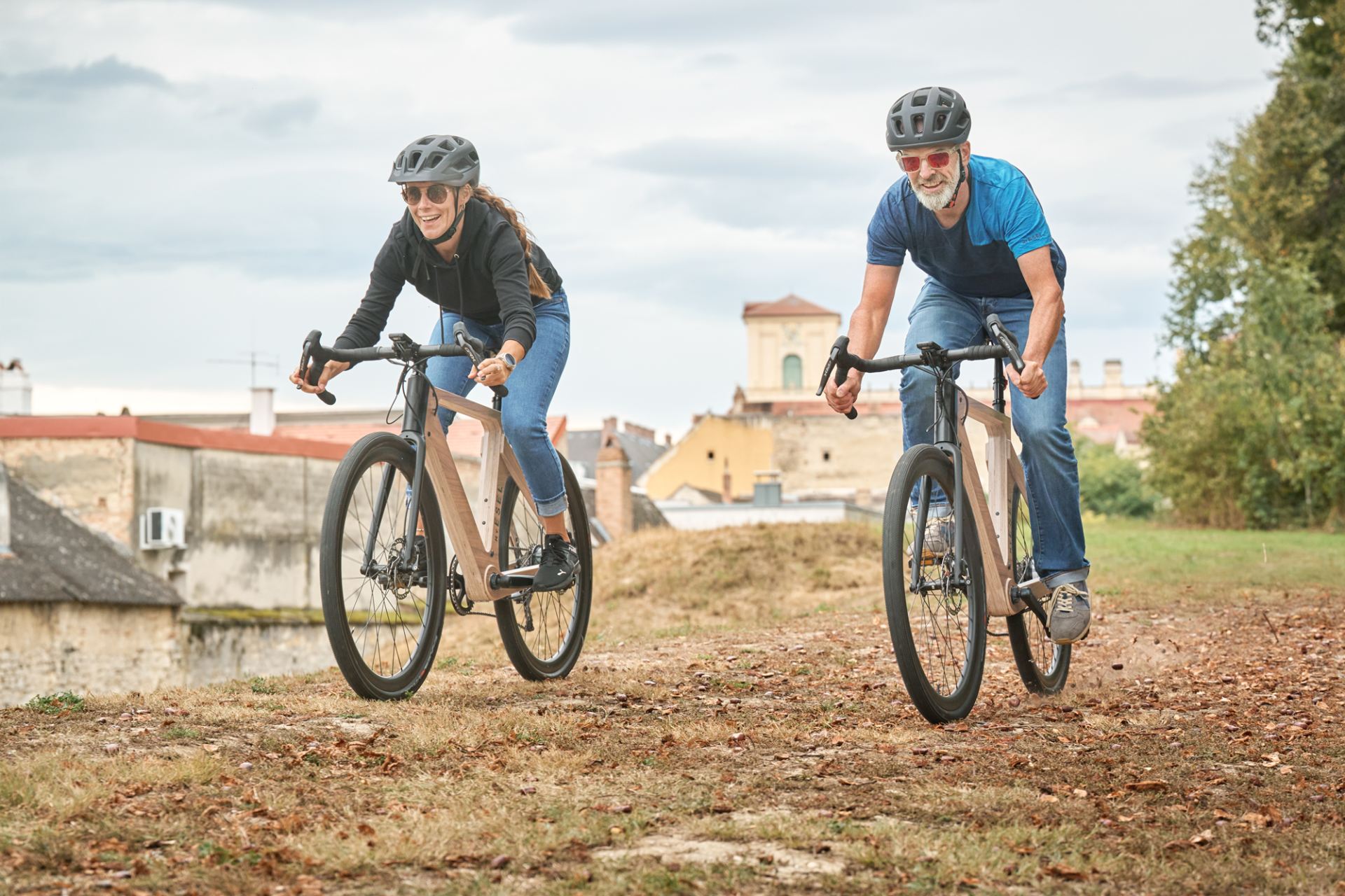 My Esel präsentiert bahnbrechendes E-Gravelbike aus Holz