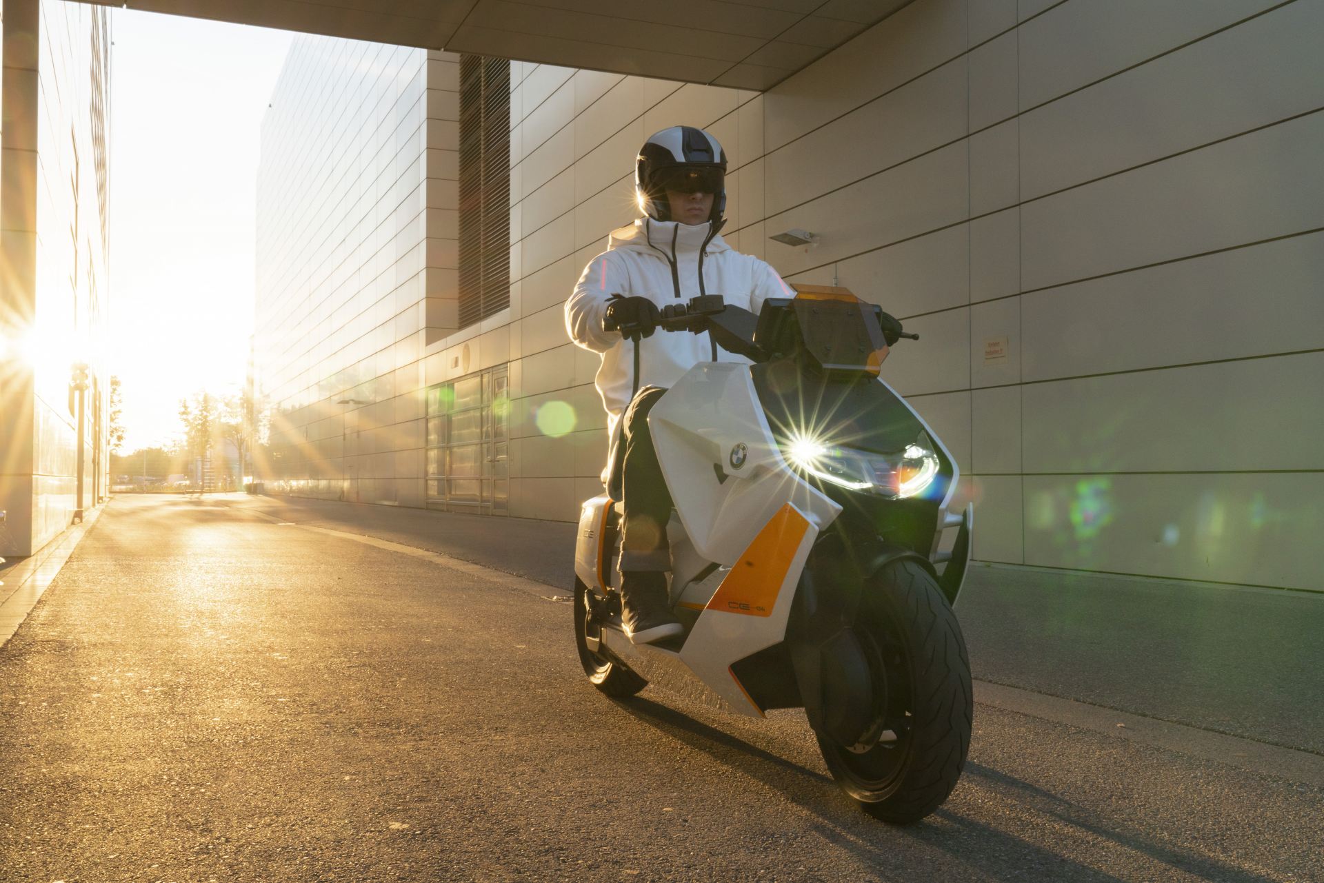BMW : The new Motorrad Definition CE 04 