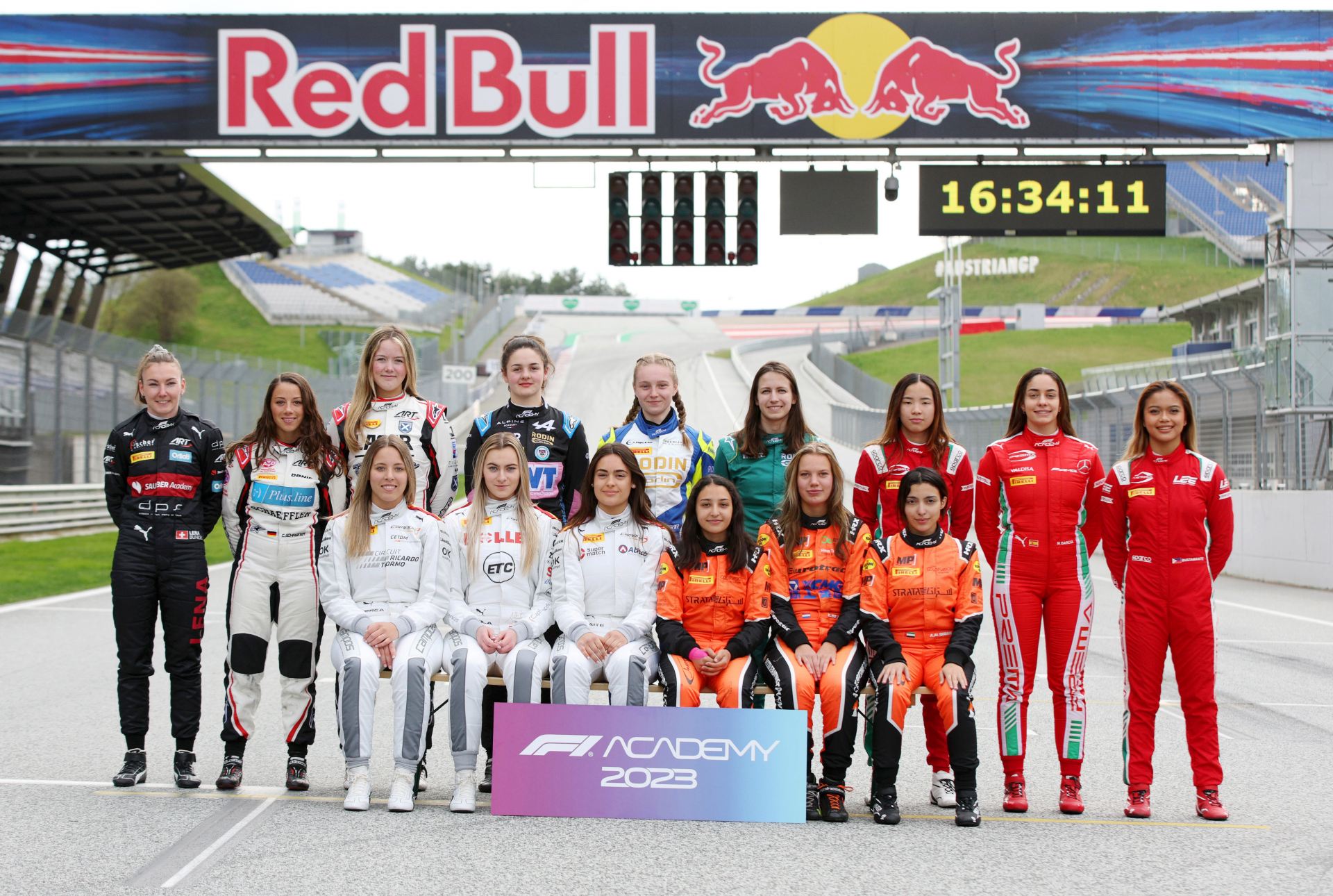Frauenpower pur: F1 Academy gibt bei ServusTV Gas