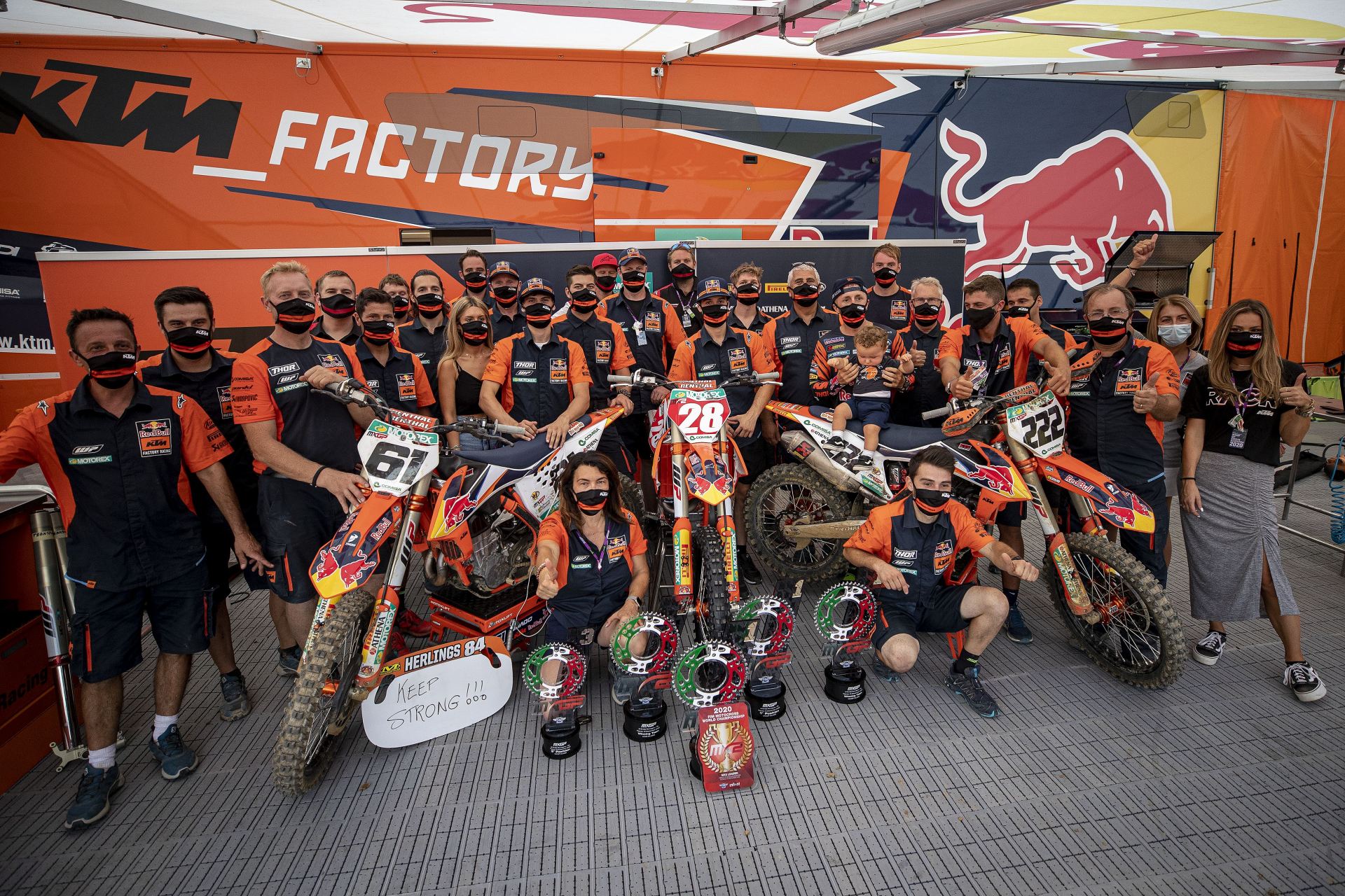 KTM gewinnt beide Klassen der 8 Runde der MXGP in Italien.