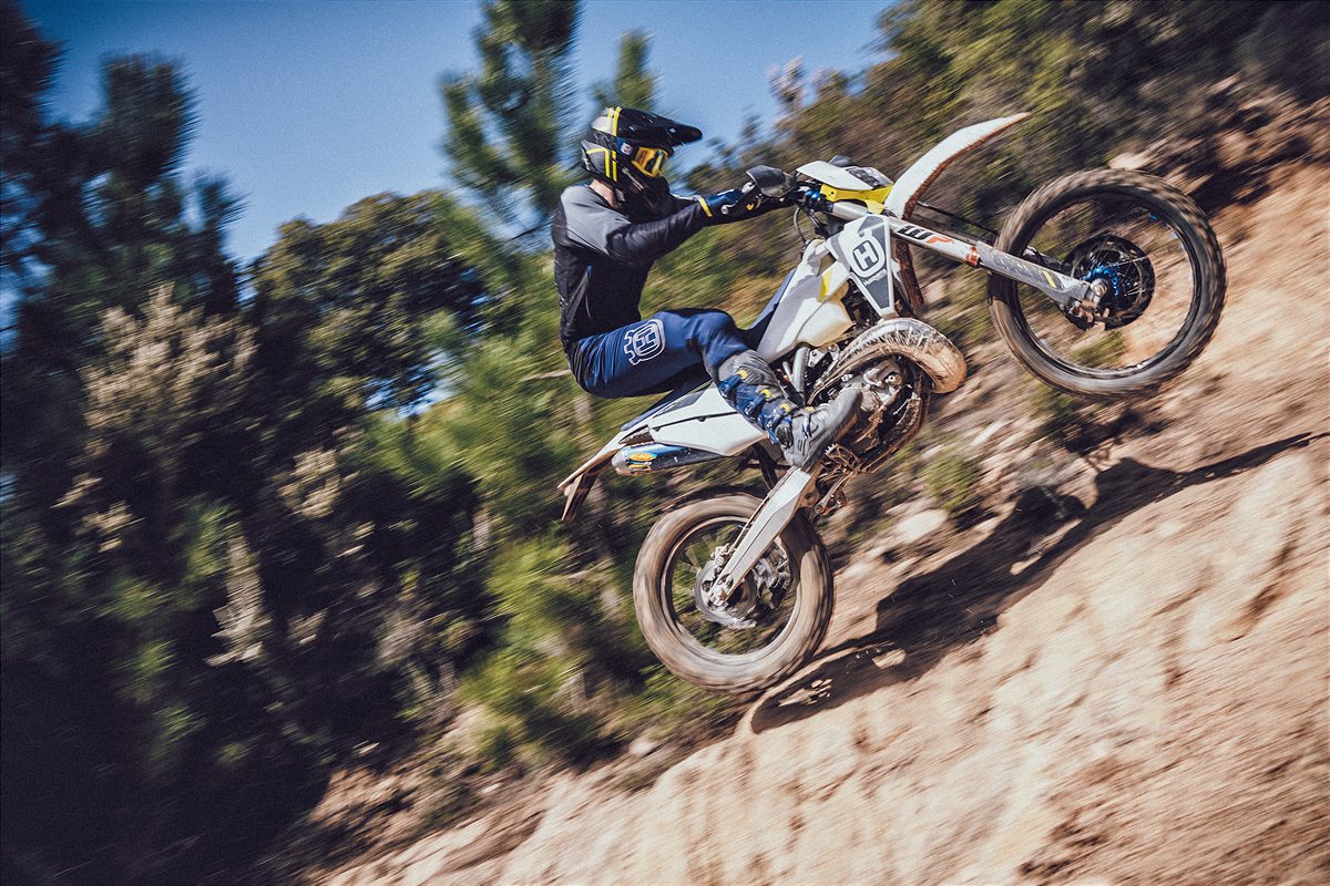 HUSQVARNA: Motorcycles präsentiert die Enduro-Modellpalette 2022