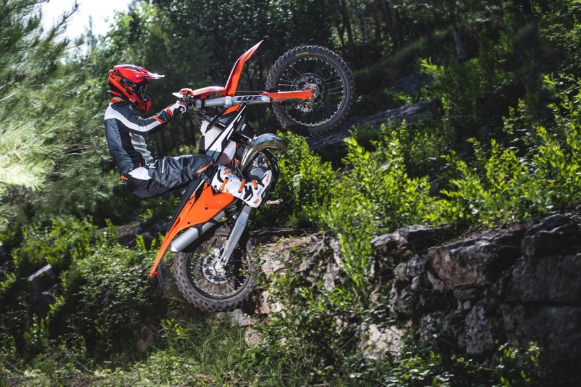 ktm_exc_modelo_2017_accion_04.jpg