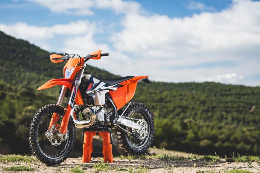 ktm_exc_modelo_2017_estatica_.jpg