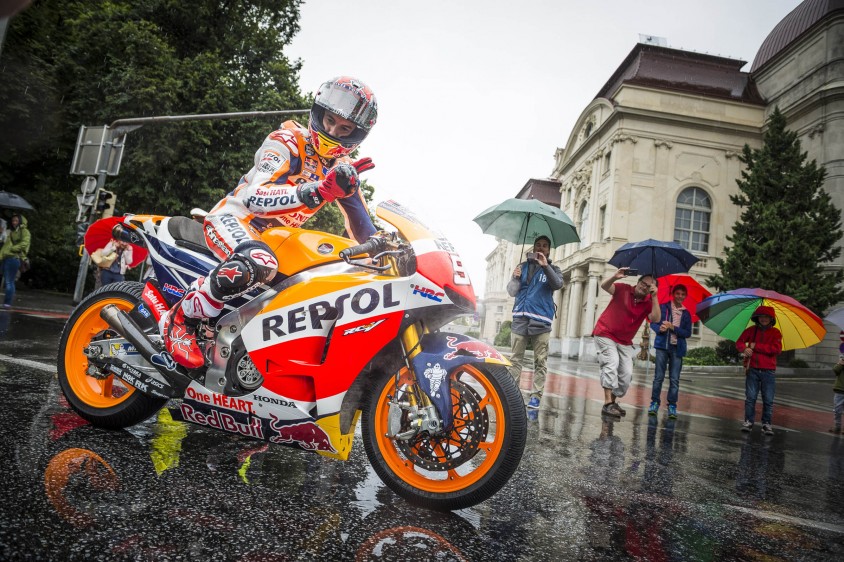 motogp_graz_parade_marquez_c_philip_platzer_red_bull_content_pool.jpg