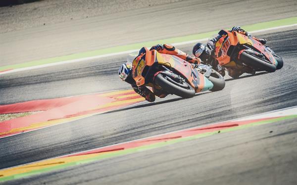 pol_espargaro_mika_kallio_ktm_rc16_motorland_aragon_2017.jpg