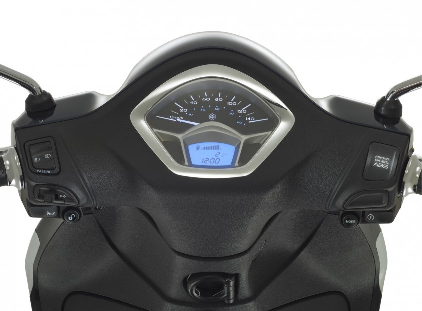 08_piaggio_new_liberty_125ie_abs_lcd-display.jpg