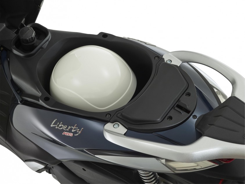 10_piaggio_new_liberty_125ie_stauraum.jpg