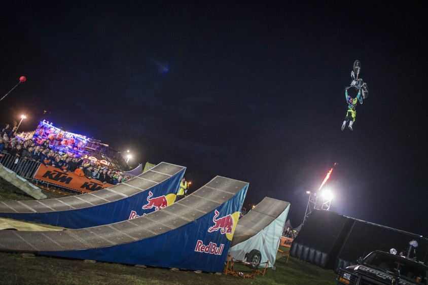 motogp_austria_2016_fmx_show_c_sandro_zangrando_red_bull_content_pool.jpg.jpg