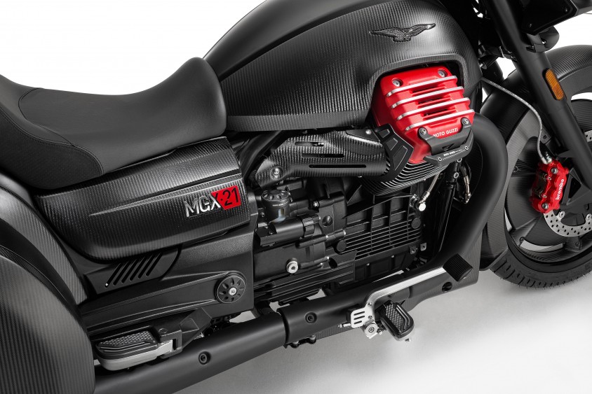 12_moto_guzzi_mgx21_motor.jpg