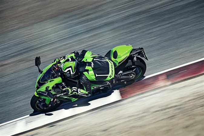 17my_zx-10r_shot_10.jpg