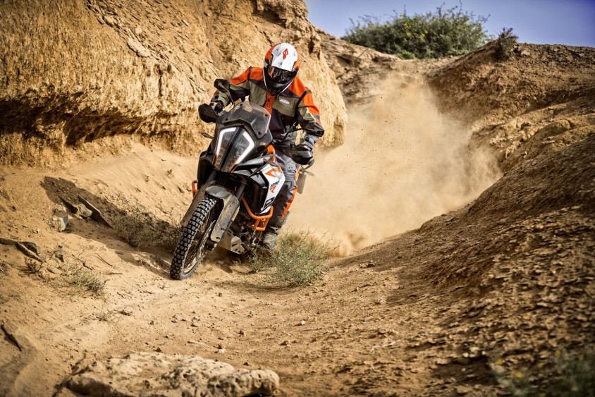 ktm_1290_super_adventure_r_action.jpg