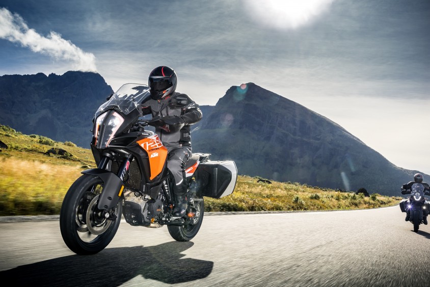 ktm_1290_super_adventure_s_action.jpg