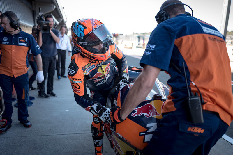 159388_mika_kallio_mechanic_ktm_rc16_pit_lane_valencia_2016.jpg