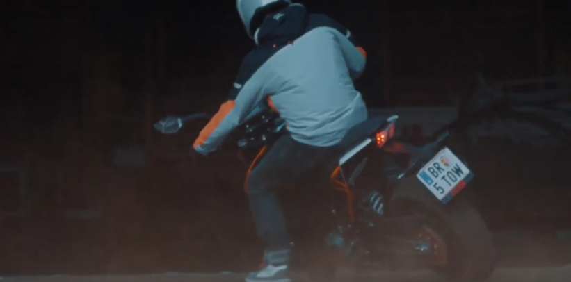 2017_new_ktm_125_duke_the_spawn_of_the_beast_promo_video_-_youtube_-_2016-11-23_18.28.02.png