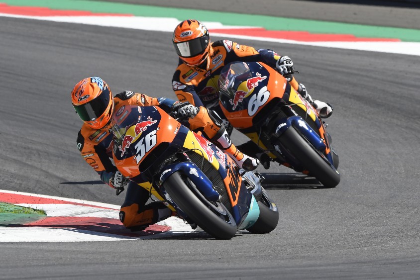 mika_kallio_alex_hofmann_ktm_rc16_spielberg_2016.jpg