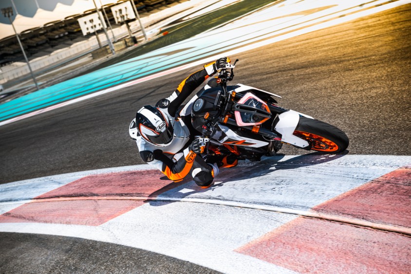 ktm_1290_super_duke_r.jpg