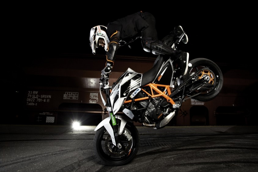 rok_bagoros_auf_seiner_ktm_690_duke.jpg