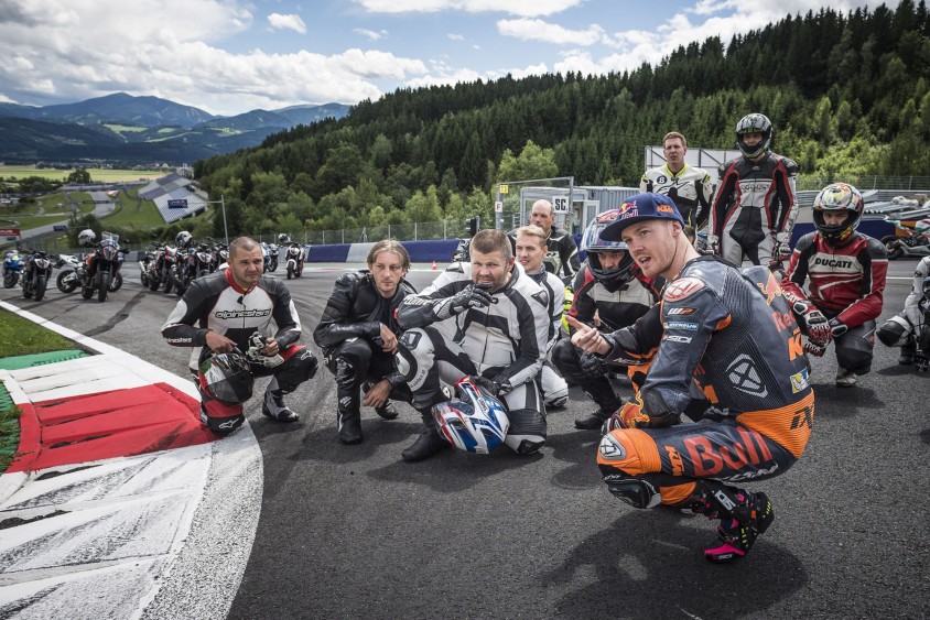 motogp_aut_bradley_smith_go_with_your_pro_c_philip_platzer_red_bull_content_pool.jpg