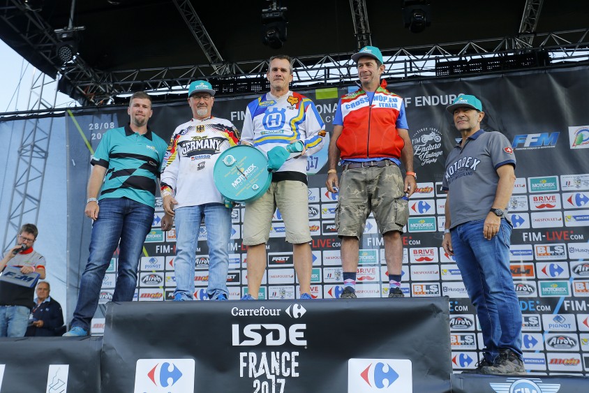 motorex_challenge_podium_vintage_trophy_isde_2017.jpg