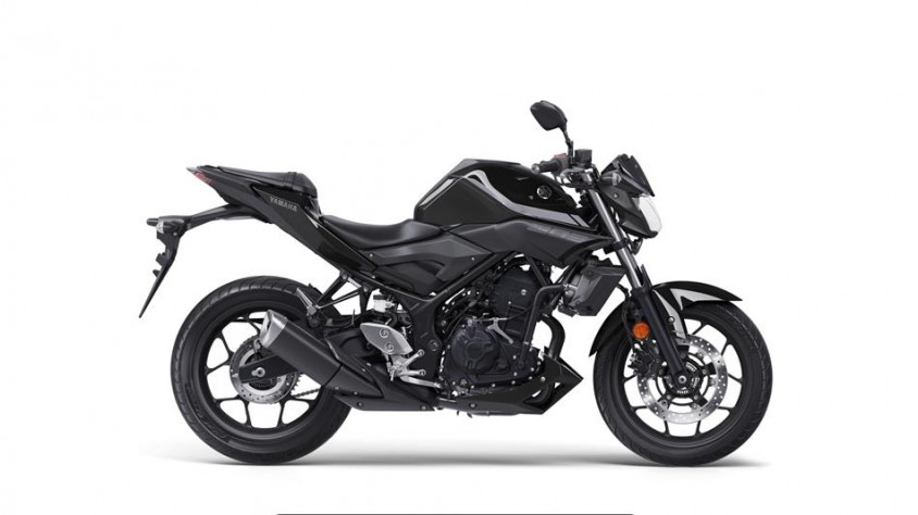 2018-yamaha-mt-03-eu-midnight-black-studio-002.jpg