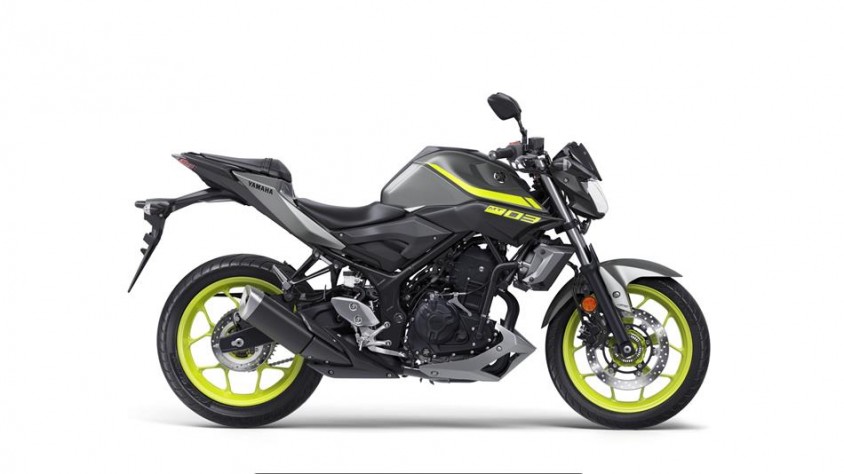 2018-yamaha-mt-03-eu-night-fluo-studio-002.jpg