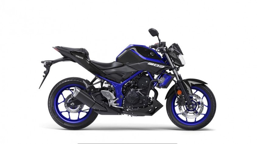 2018-yamaha-mt-03-eu-yamaha-blue-studio-002.jpg