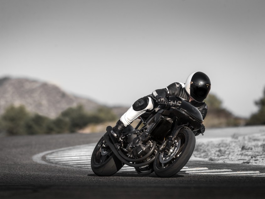 2018_yam_xsr900autofabricap1_eu_custom_act_003-60340.jpg