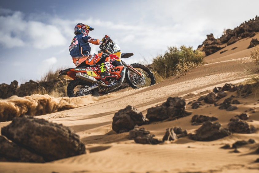 ktm_450_rally_prototype_action_02.jpg