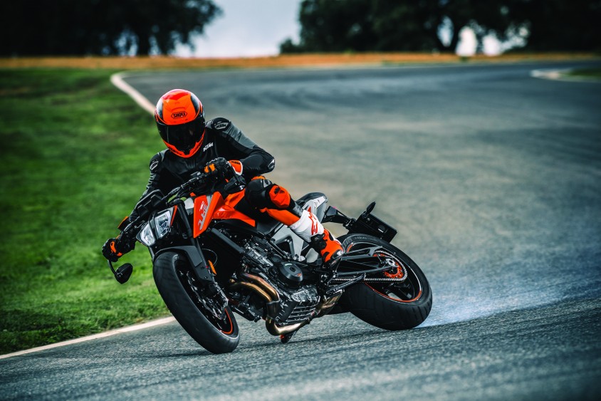 ktm_790_duke_2018_action_02.jpg