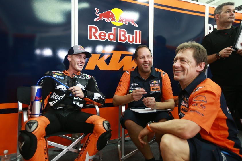 pol_espargaro_paul_trevathan_mike_leitner_box_sepang_2017.jpg