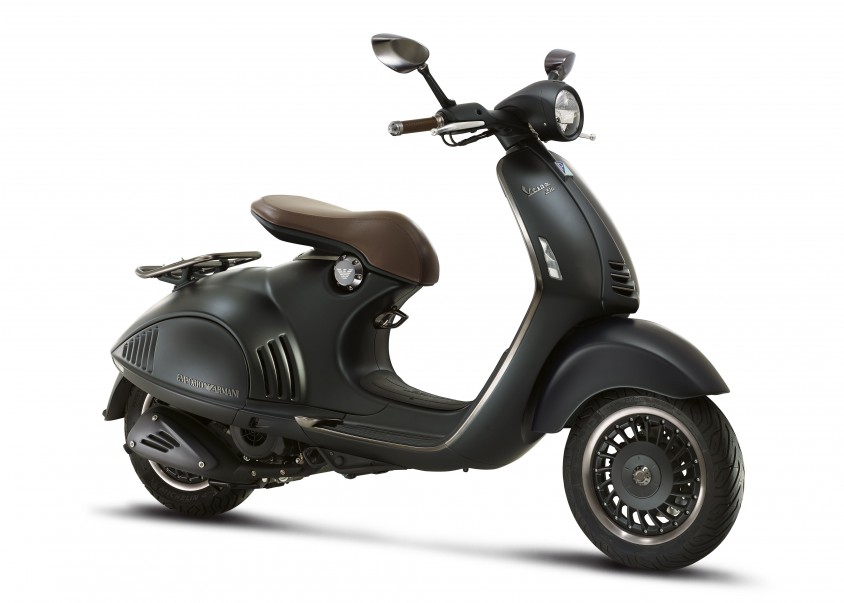 22_vespa_946_armani_2015.jpg