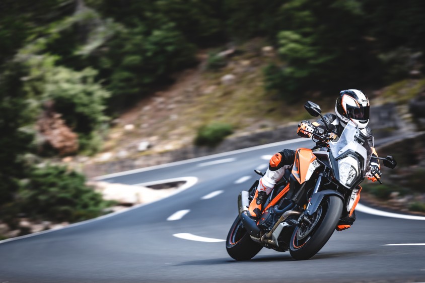 ktm_1290_super_duke_gt_01.jpg