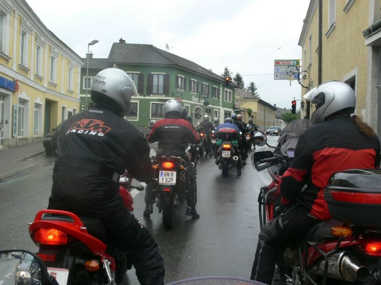 Eine Ausfahrt die ist lustig , im Regen OBACHT