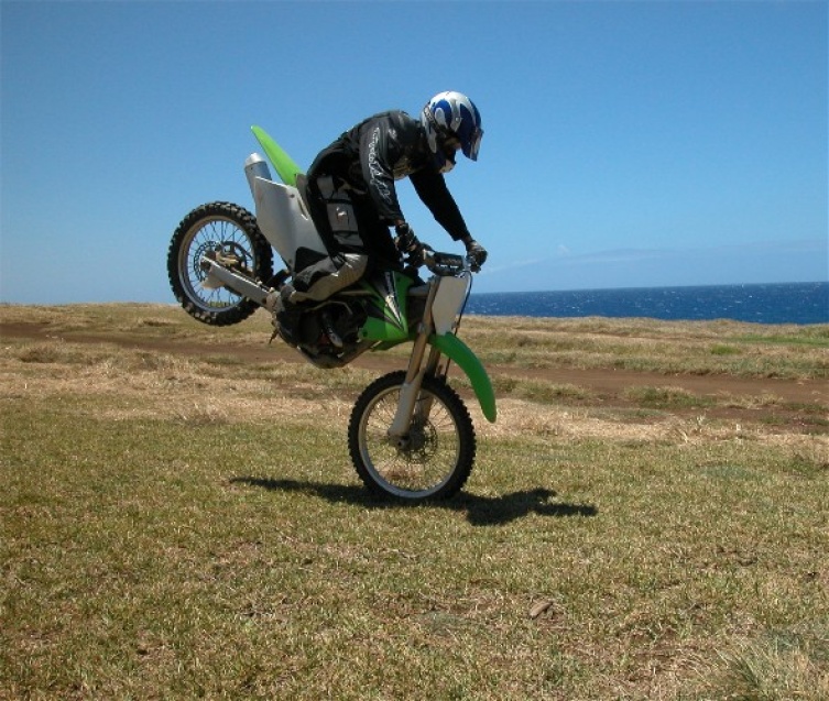 Stoppie mit einer Motocross