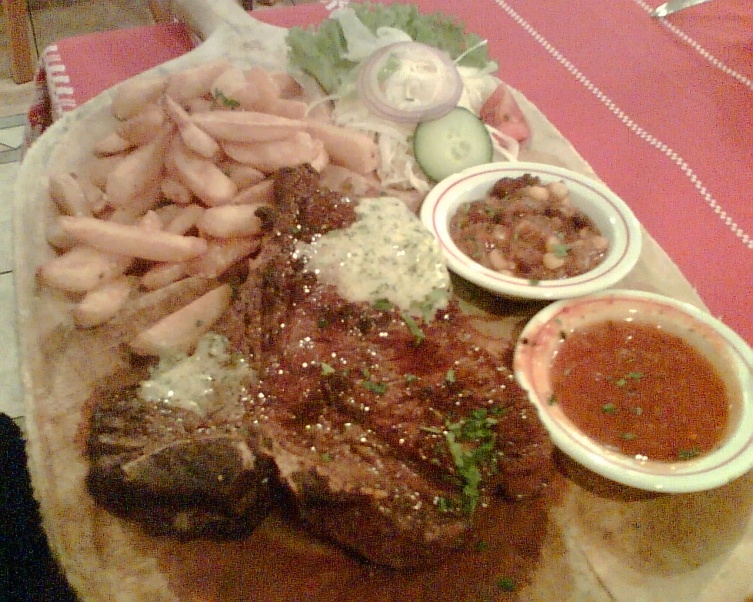 Anschliessend 650g reines Medium Rare Porterhouse Rindsteak