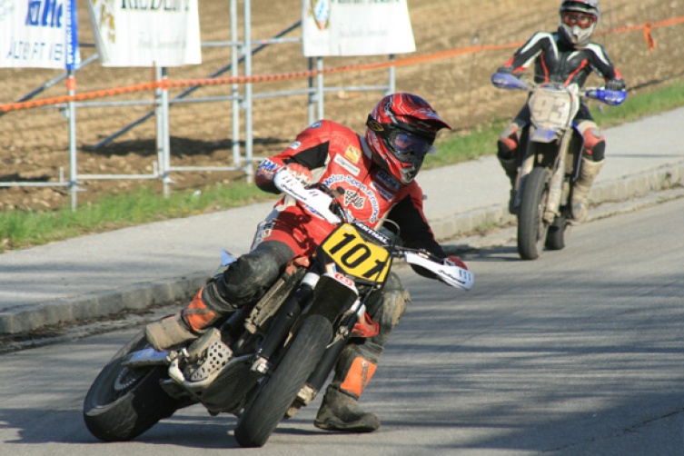 Dynamik pur beim Supermoto-Lauf in Griffen