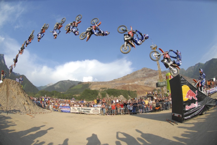 Maximale Action ist beim Erzbergrodeo XV garantiert: Freestyle-MX Party, Rodeo-X Endurocross, Rocket-Ride und vieles mehr...