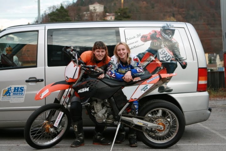 Maria Buberl und Christine Wiesner testen für Euch 21 und 18 Zoll VeeRubber Slicks...